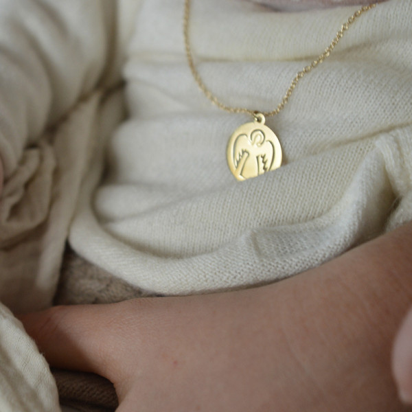 Les médailles de baptême modernes pour perpétuer la tradition